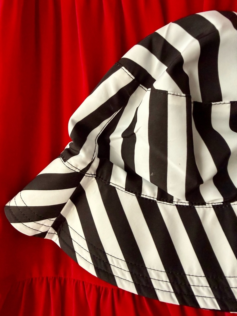 NWT Kate Spade Reversible Awning Stripe Bucket Hat - Picture 2 of 9
